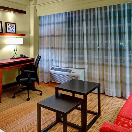 Courtyard By Marriott Greenville Downtown Экстерьер фото