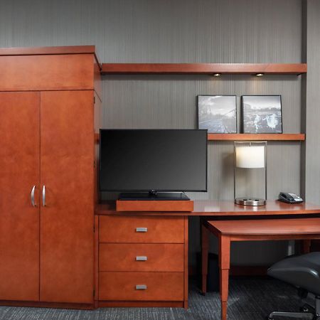 Courtyard By Marriott Greenville Downtown Экстерьер фото