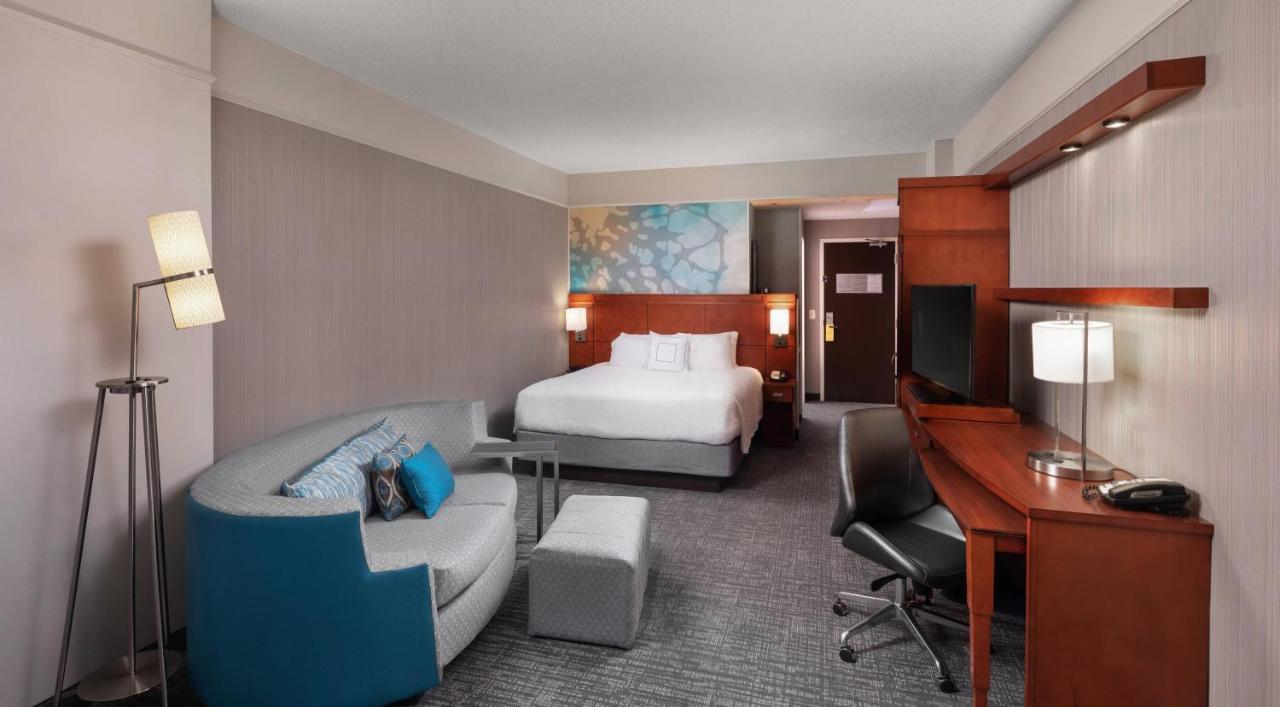 Courtyard By Marriott Greenville Downtown Экстерьер фото