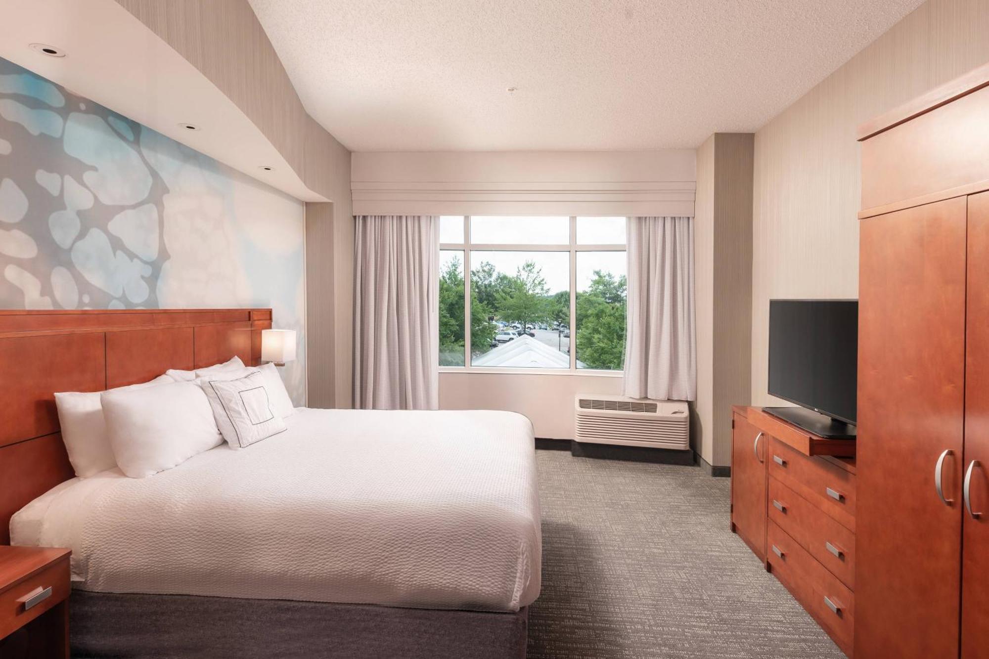 Courtyard By Marriott Greenville Downtown Экстерьер фото