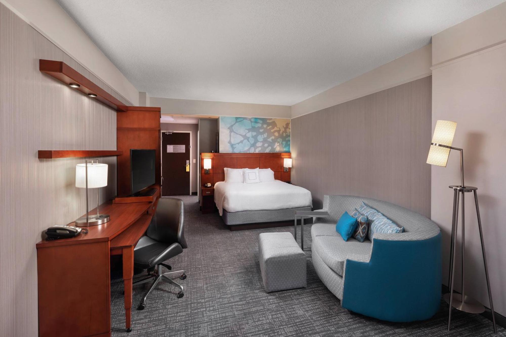 Courtyard By Marriott Greenville Downtown Экстерьер фото