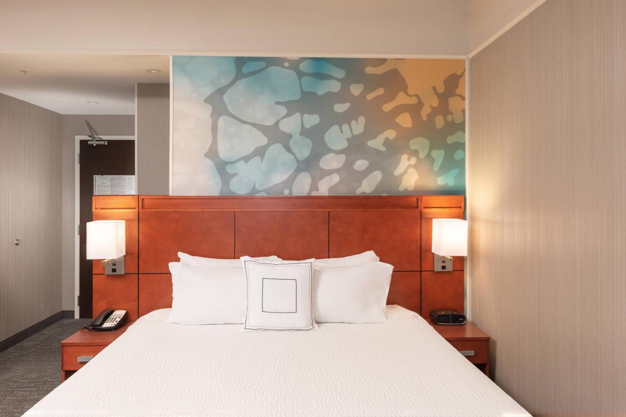 Courtyard By Marriott Greenville Downtown Экстерьер фото