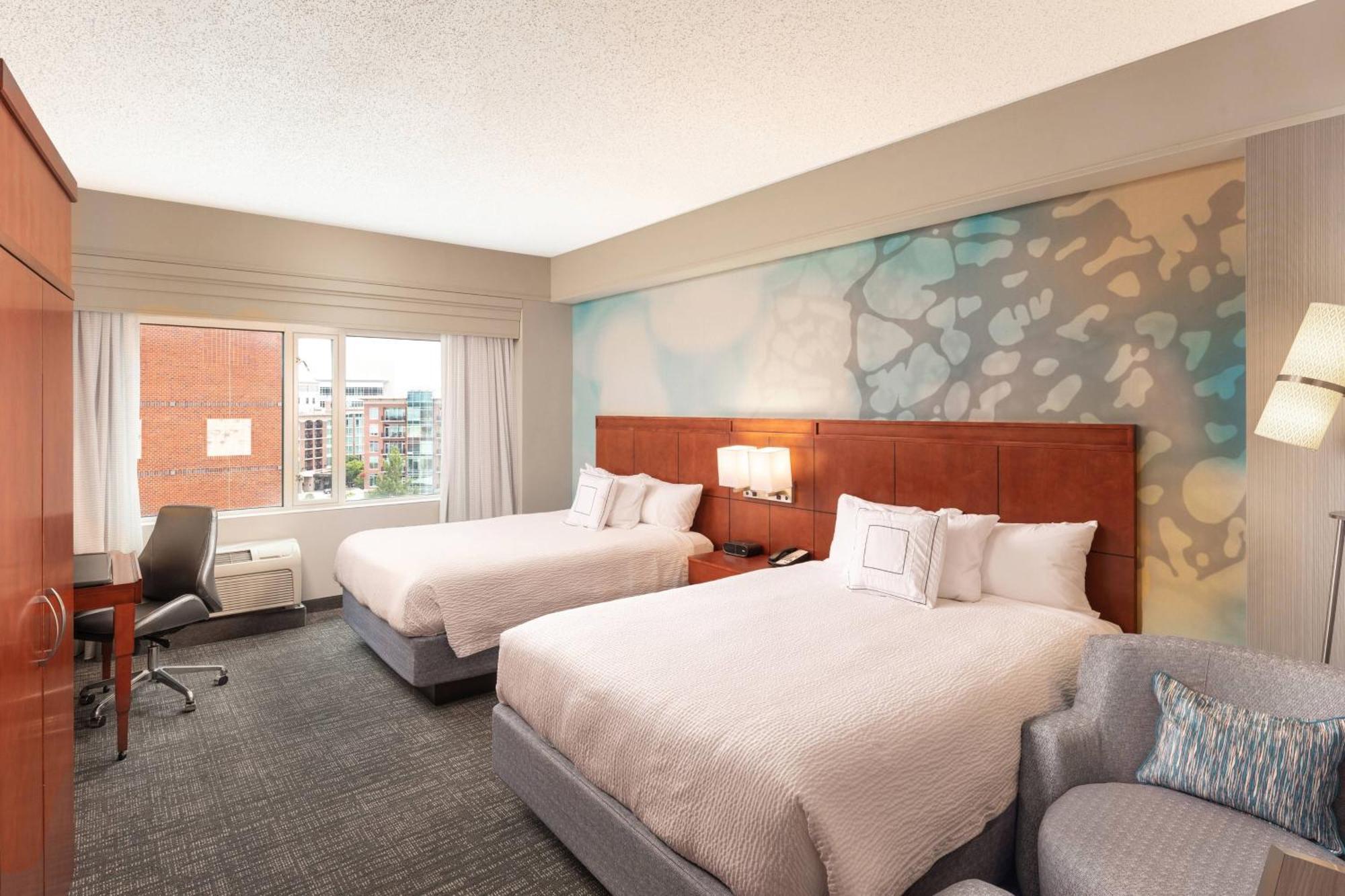 Courtyard By Marriott Greenville Downtown Экстерьер фото