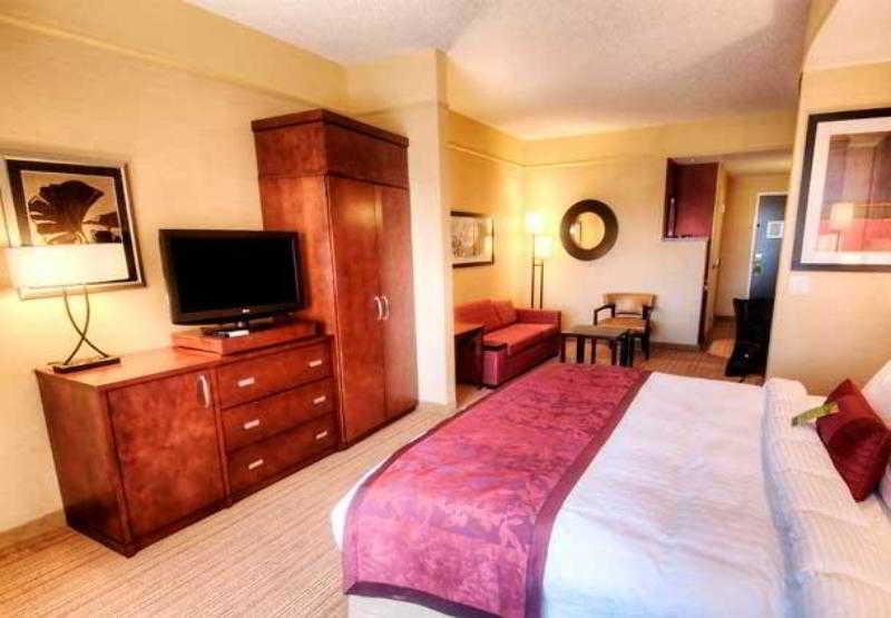 Courtyard By Marriott Greenville Downtown Экстерьер фото