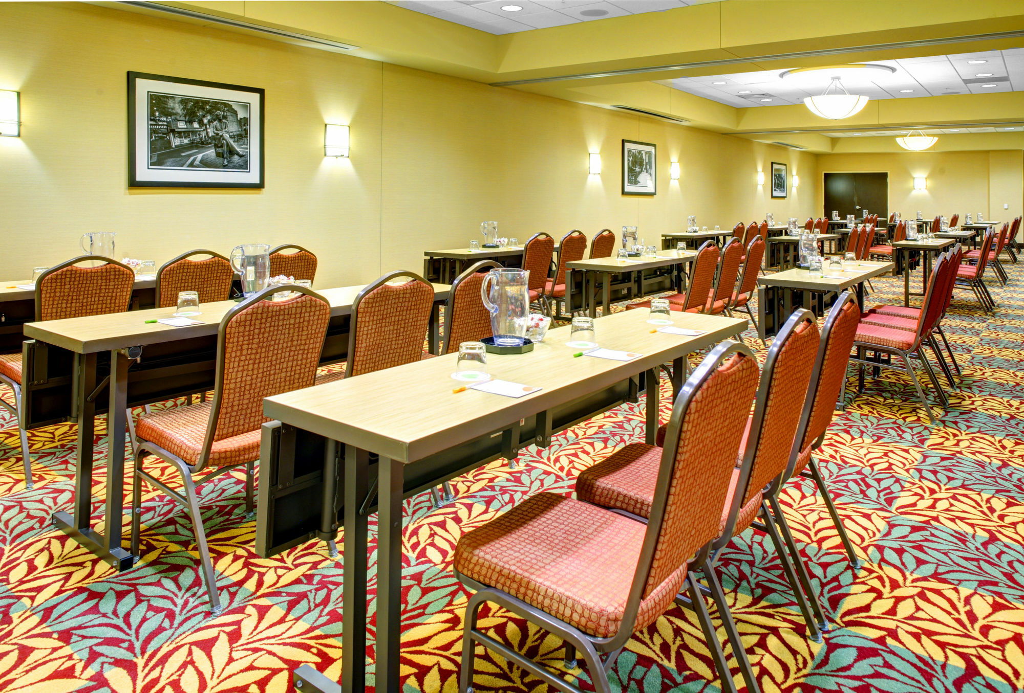 Courtyard By Marriott Greenville Downtown Экстерьер фото