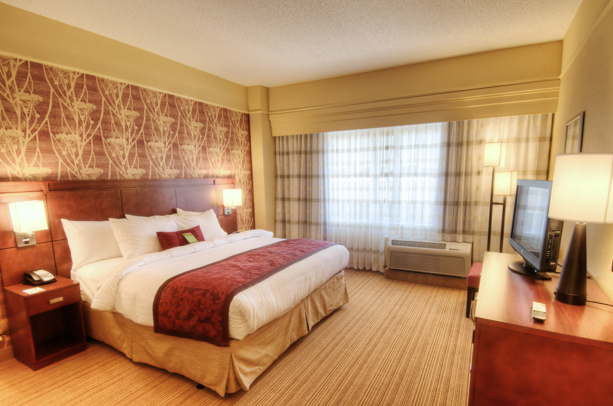Courtyard By Marriott Greenville Downtown Экстерьер фото