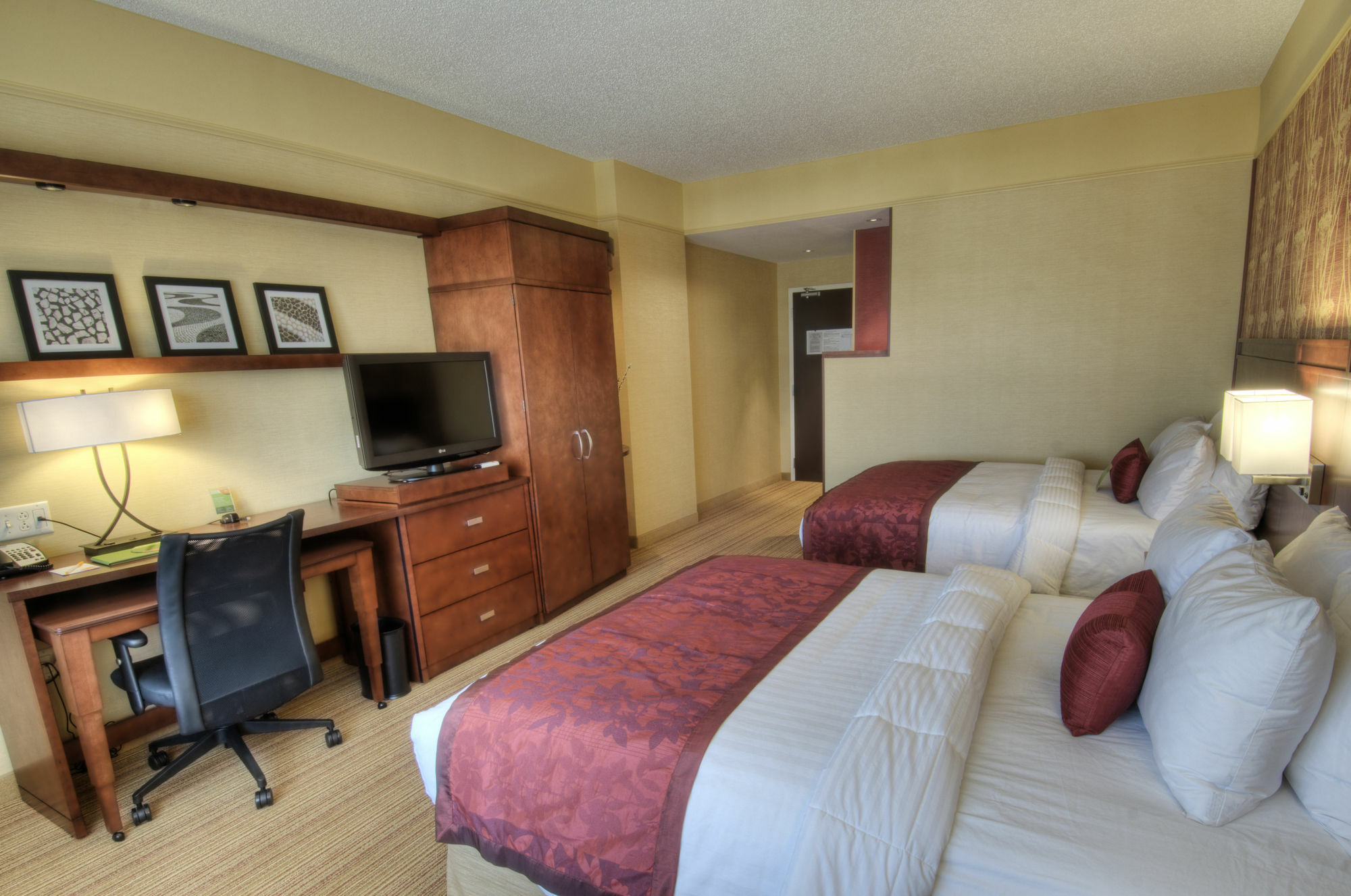Courtyard By Marriott Greenville Downtown Экстерьер фото