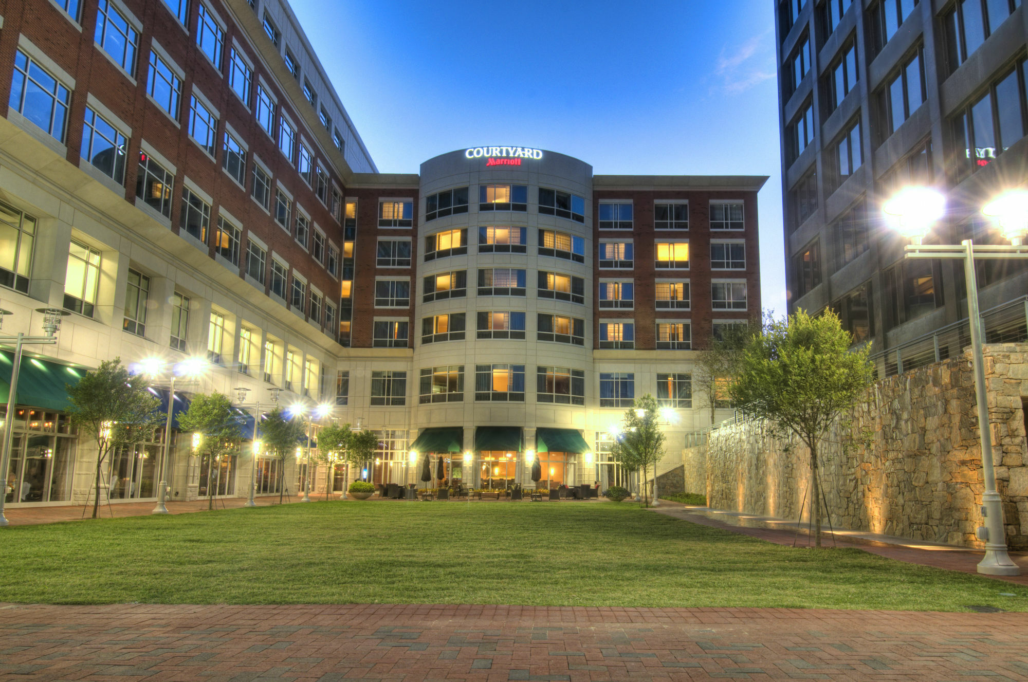 Courtyard By Marriott Greenville Downtown Экстерьер фото