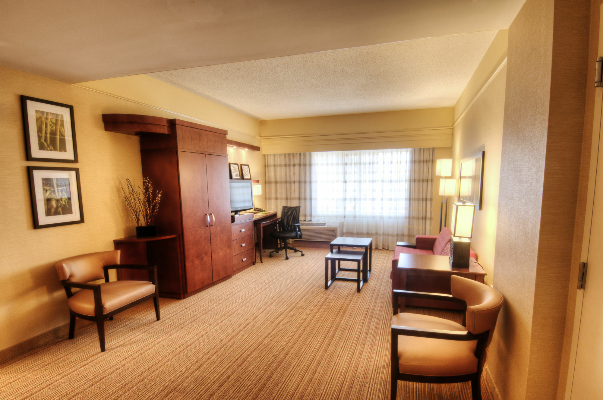 Courtyard By Marriott Greenville Downtown Экстерьер фото