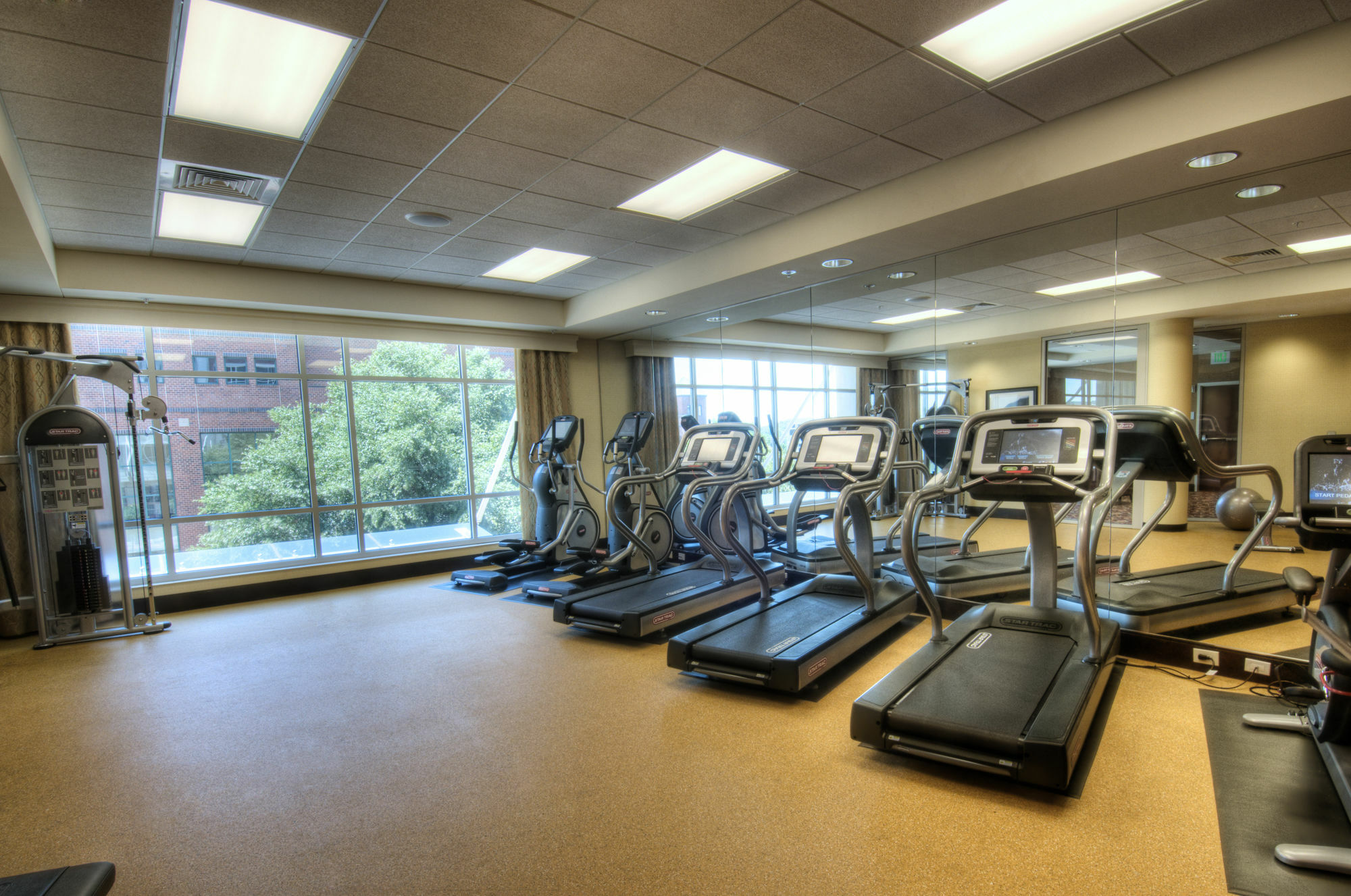Courtyard By Marriott Greenville Downtown Экстерьер фото