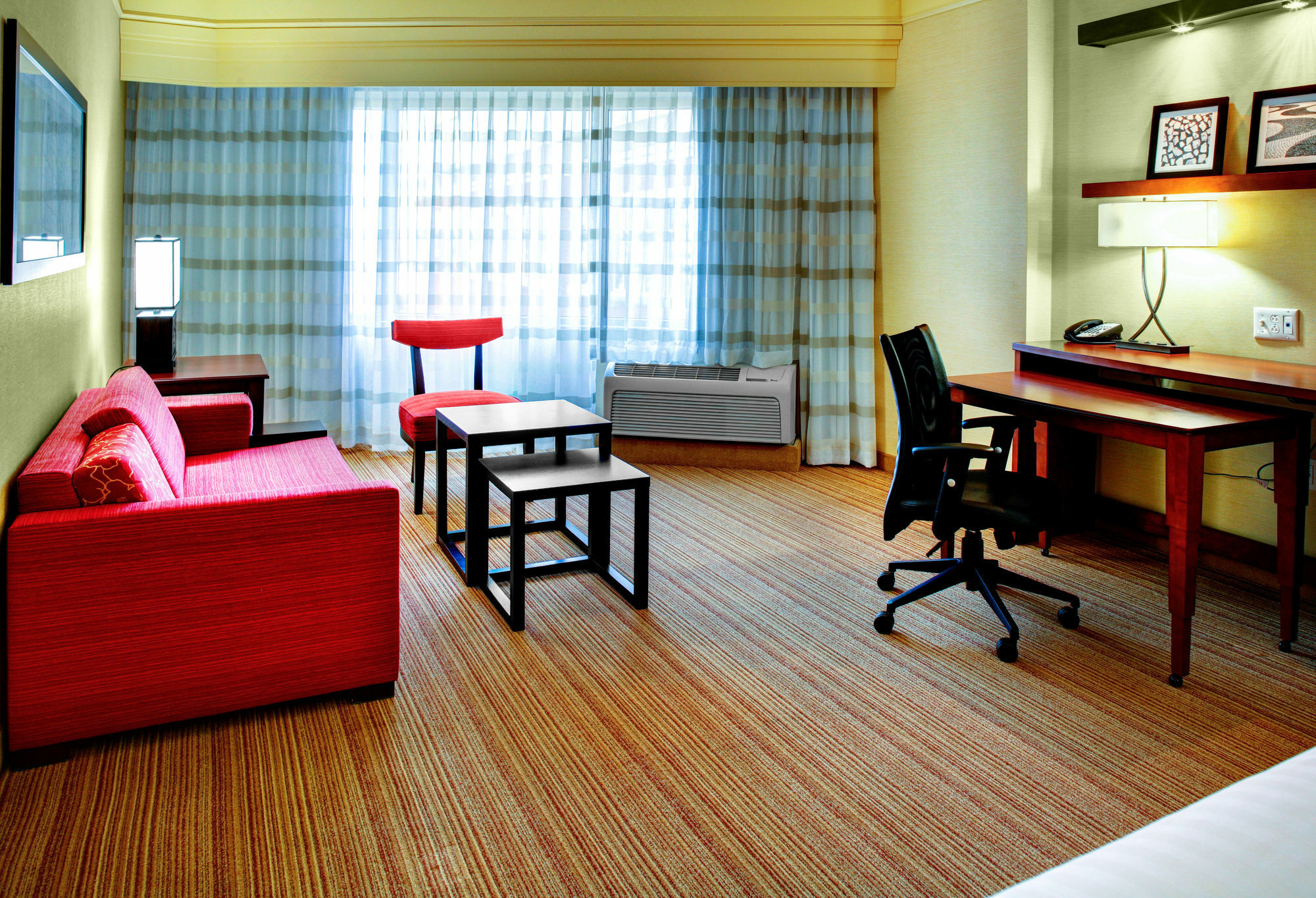 Courtyard By Marriott Greenville Downtown Экстерьер фото