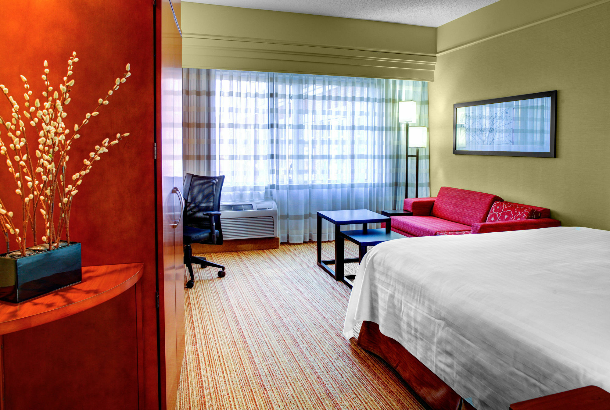 Courtyard By Marriott Greenville Downtown Экстерьер фото