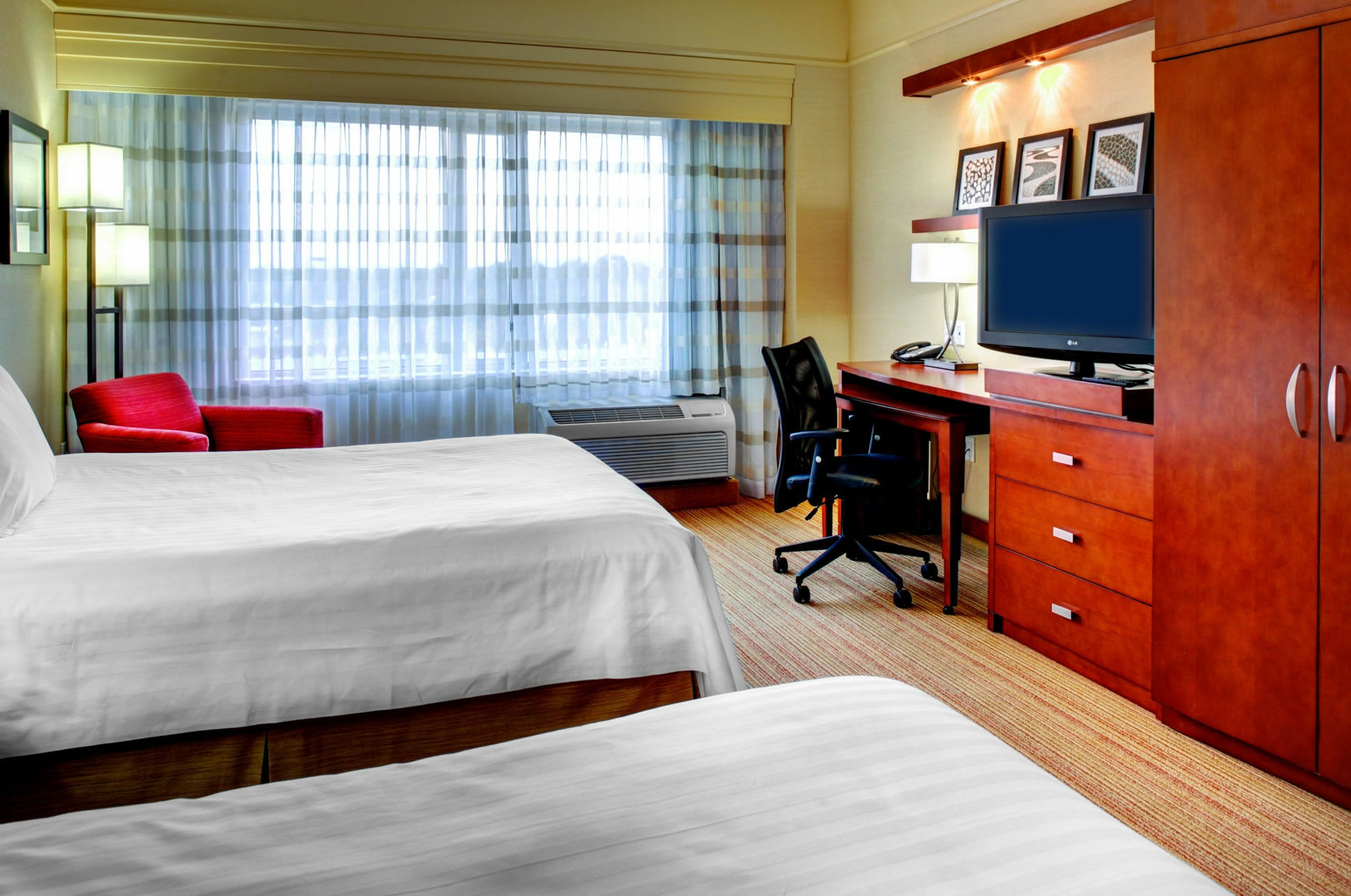 Courtyard By Marriott Greenville Downtown Экстерьер фото